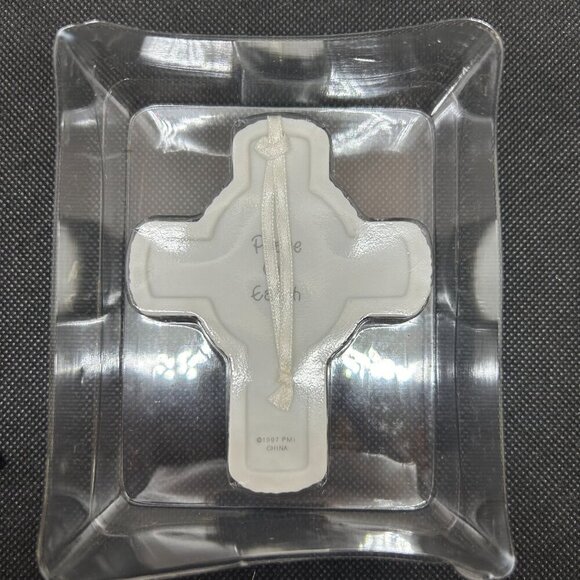 PRECIOUS Moments Peace on Earth cross ornament - Picture 3 of 3